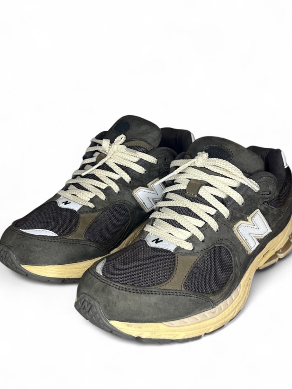 New balance 2002r Men’s size 10 D Shoes - Grey / Cream Exclusive Vintage Style